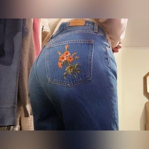 M.I.H. JEANS size 28 mom jeans with embroidered floral back pocket